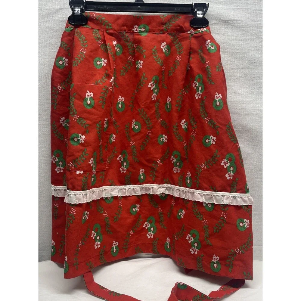Vintage Kitchen Full Aprons Lot 2 Wreaths Berries Nutcracker Christmas Holiday